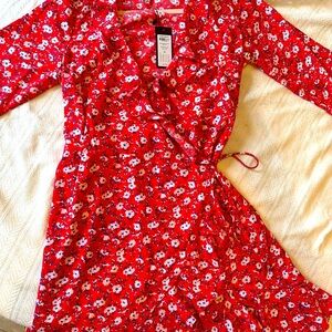 Vero Moda wrap dress size XL, fits more like L. Super pretty, feminine.